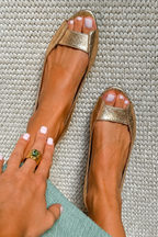 Naya - Sandalias Doradas Chic y Cómodas