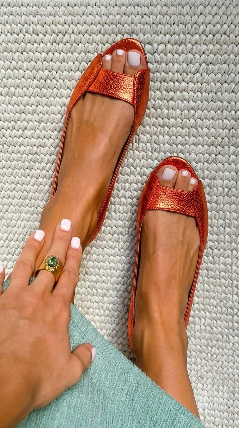 Naya - Sandalias Doradas Chic y Cómodas