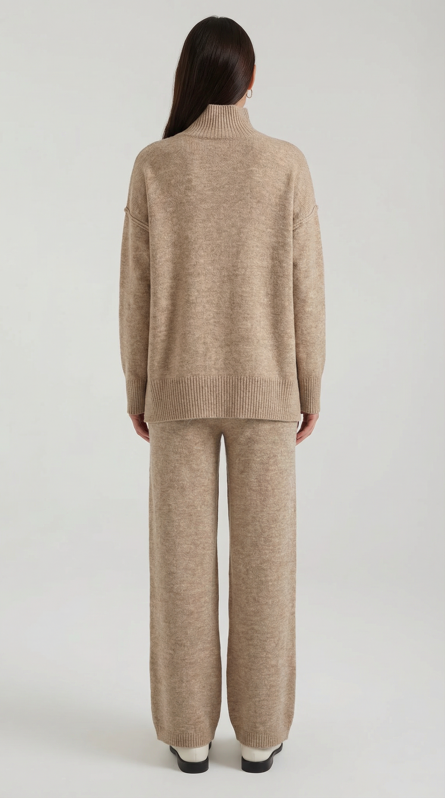 Conjunto de suéter de punto de cuello alto y pantalones vaqueros