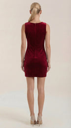 Vestido Corto de Terciopelo Rachelle con Escote Cuadrado